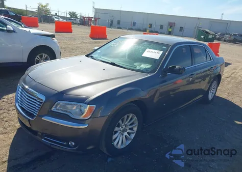2013 Chrysler 300 Motown из США, поврежденный, VIN 2C3CCAAG1DH657045
